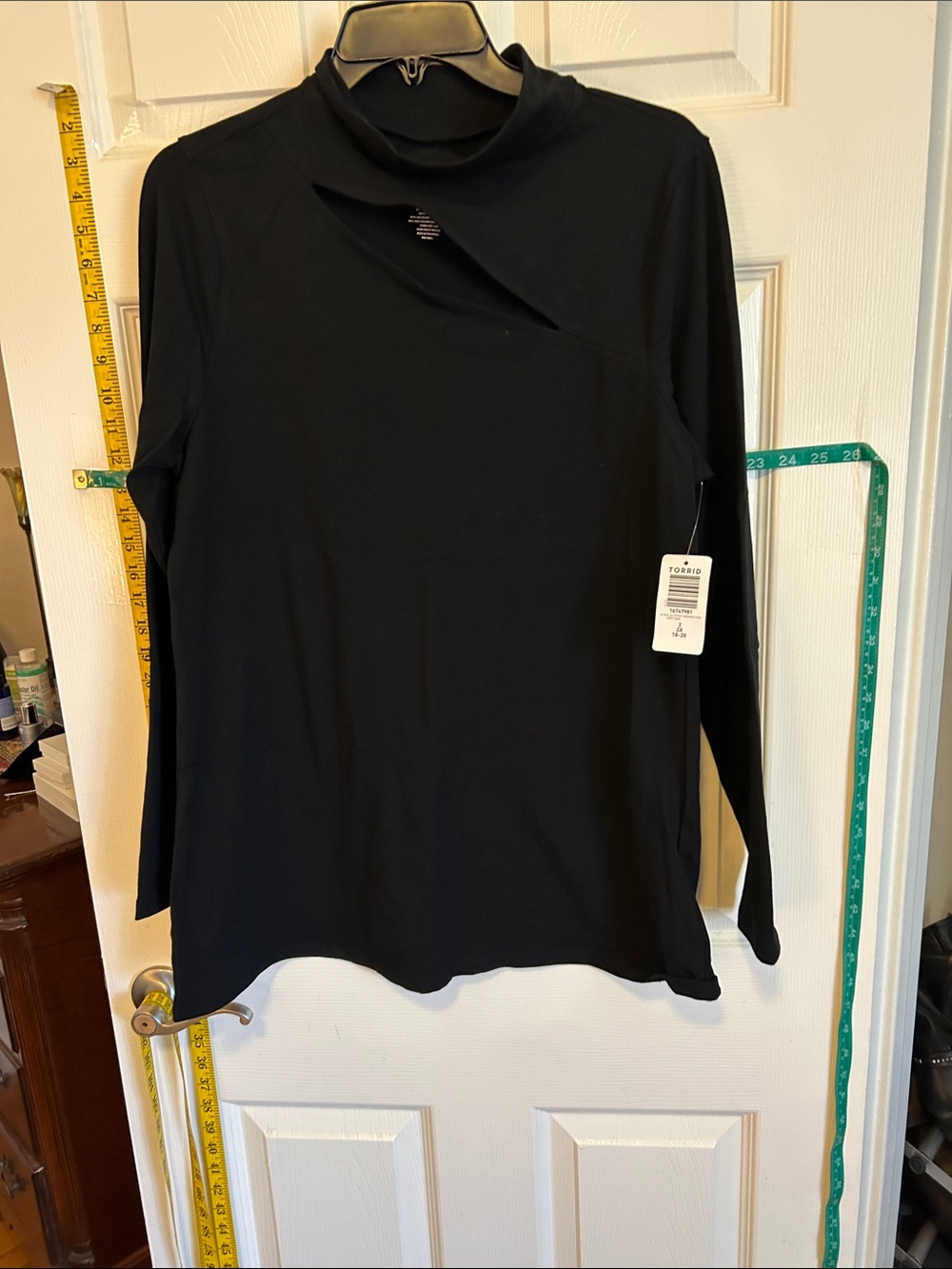 torrid Black Long-Sleeve Peephole Detail Top NWT